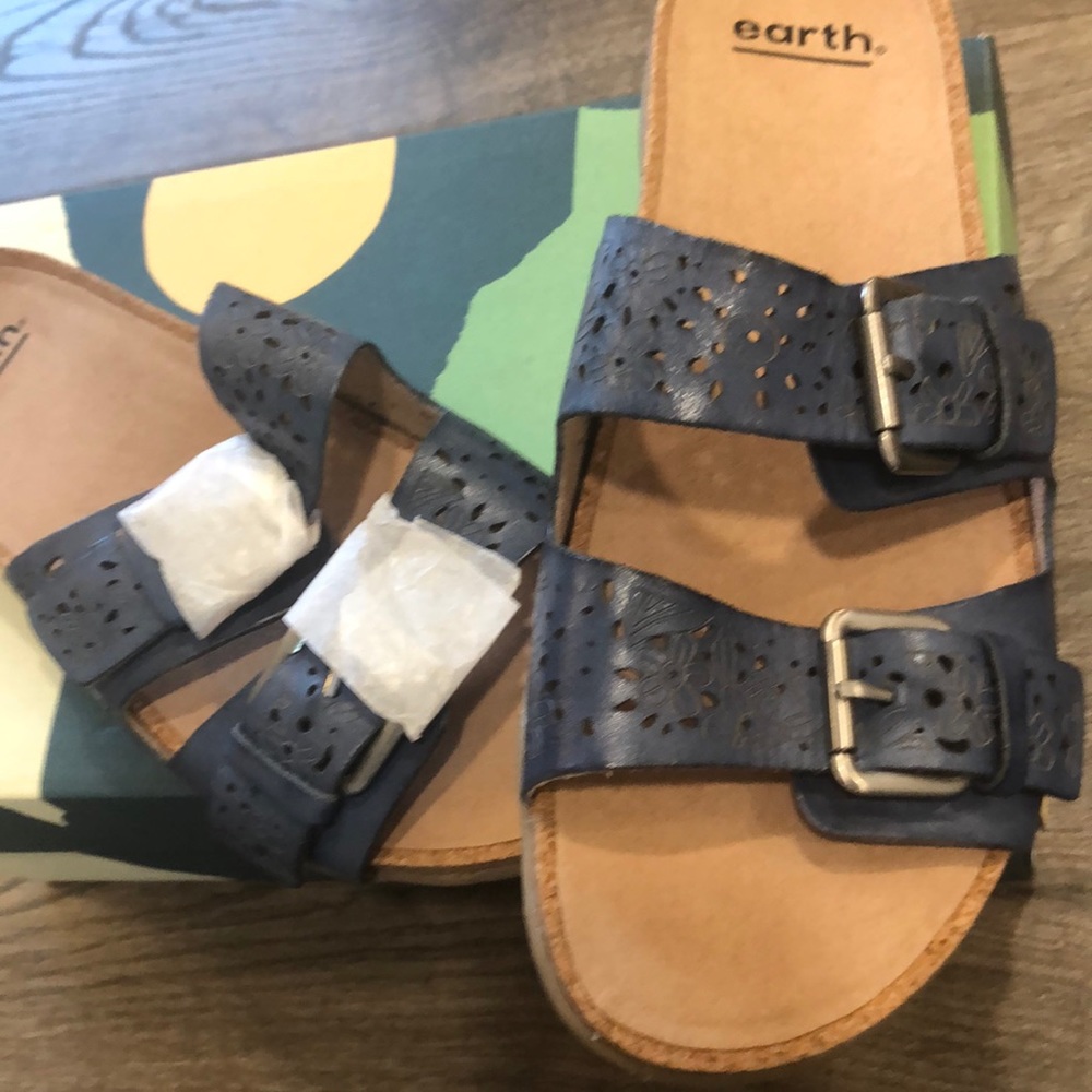 New with box- Earth sandals, sand Antigua, sapphire blue